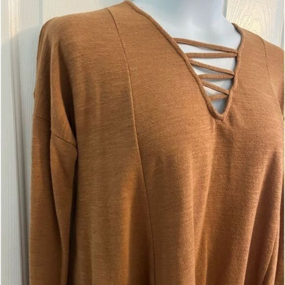 Flare Fit Tunic Top. V-neck. Camel color. Size Small - Picture 4 of 6